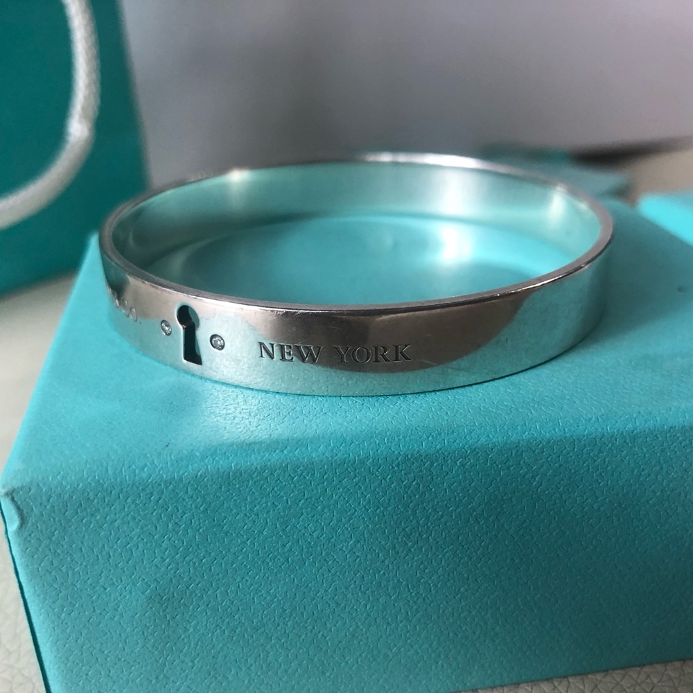 🤩Taking Offers🤩T&co Keyhole Bangle with Diamonds